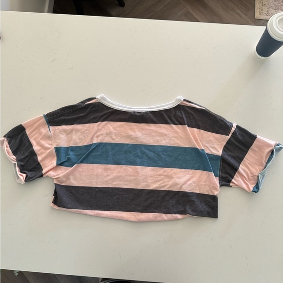 Cropped Shirt - Picture 2 of 3